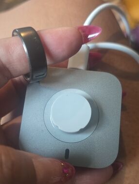 Oura Silver Charger Dock with White Magnetic Pad